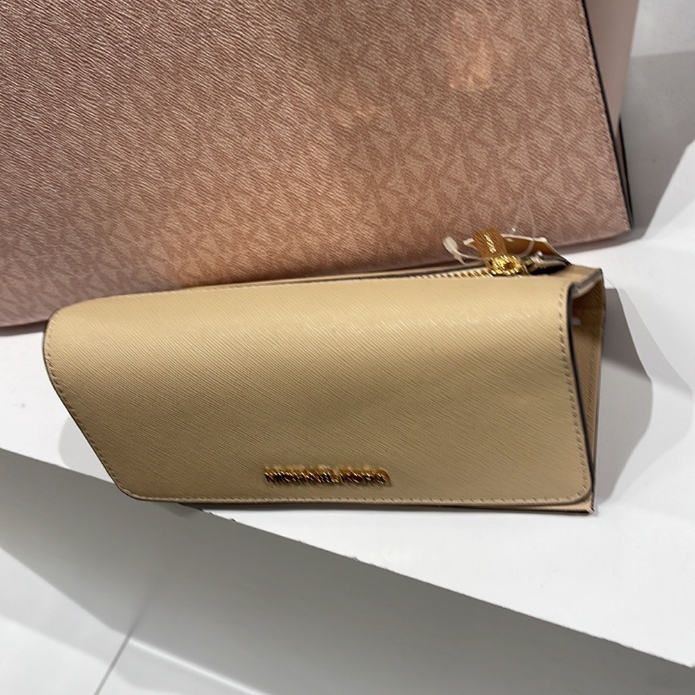 MICHAEL KORS JET SET TRAVEL LARGE TRIFOLD WALLET BUFF COLOR - Picture 5 of 16